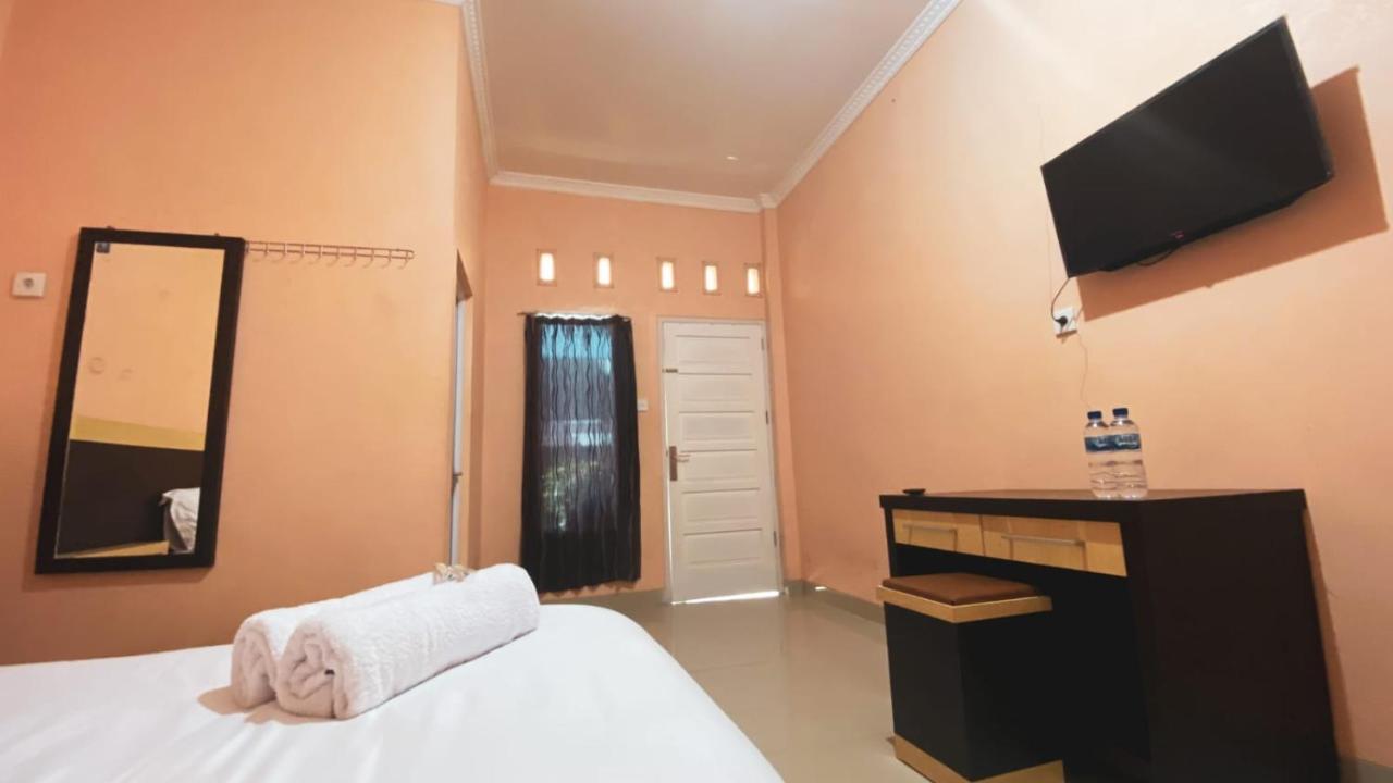 Penginapan Malompek Syariah Padang  Exterior photo