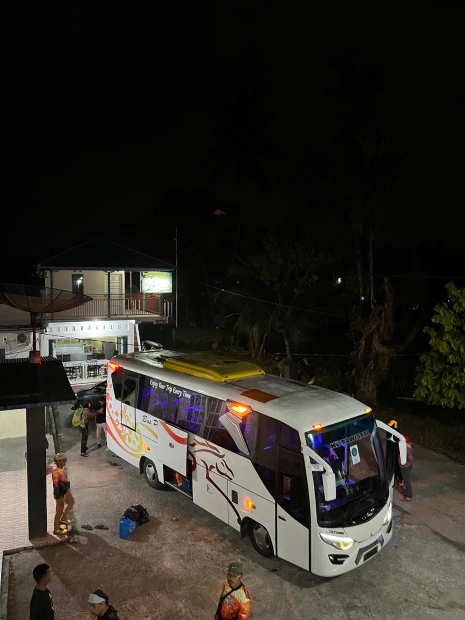 Penginapan Malompek Syariah Padang  Exterior photo